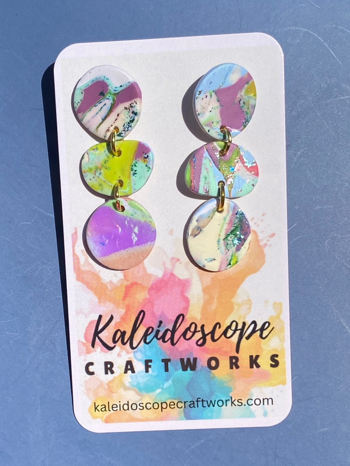 A perfect blend of color and movement, these earrings add a gentle pop of pastel to any look #105